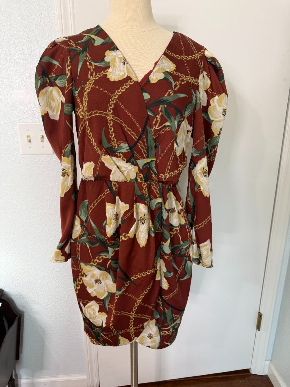 ASTR The Label Small Rust Floral Chain Print Puff Sleeve Mini Dress